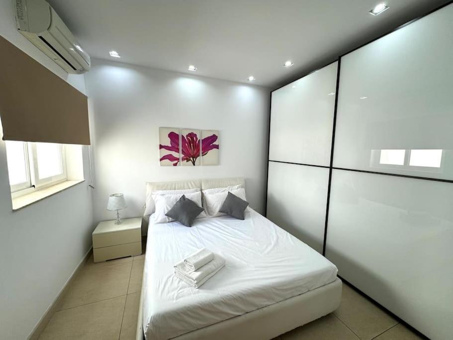 Penthouse -Centre Of Sliema - Best View In Malta Bagian luar foto
